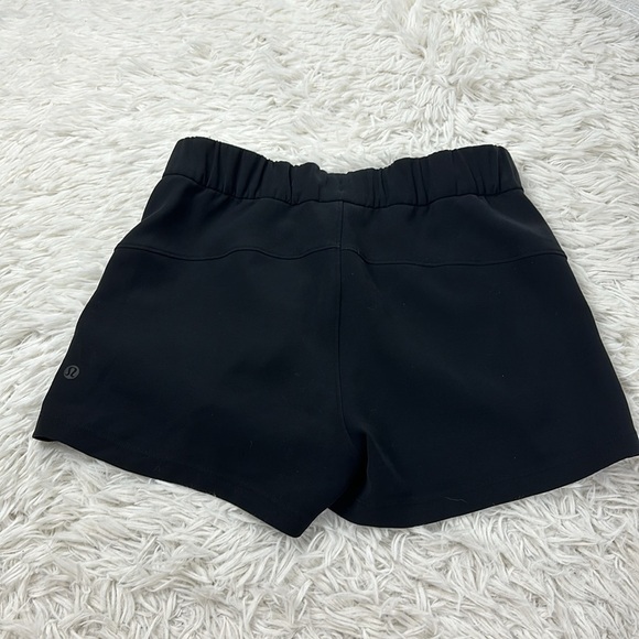 Lululemon On The Fly Short *Woven *2.5" Black - Picture 4 of 4